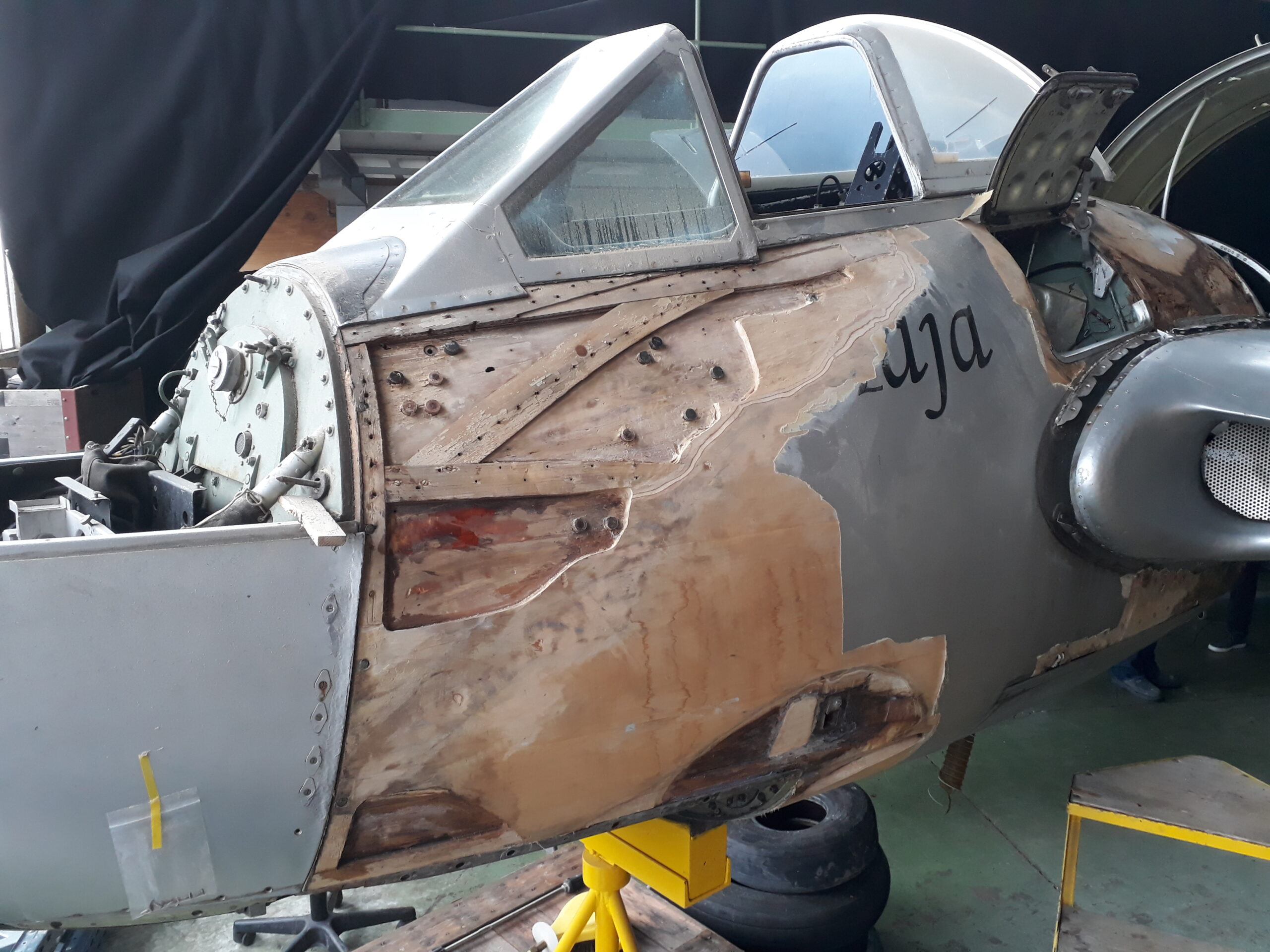 Vampire DH 100 wird in Altenrhein restauriert